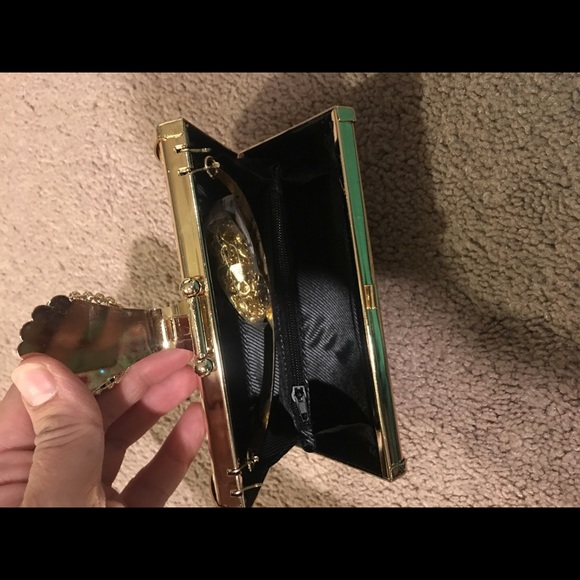 Golden Clutch - Picture 3 of 3